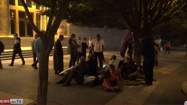 Ermənilər Rusiyaya getmək tələbi ilə aclıq aksiyasına başladılar — VİDEO