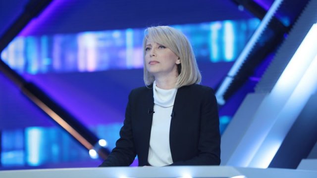 Tanınmış teleaparıcı yenidən efirə qayıtdı