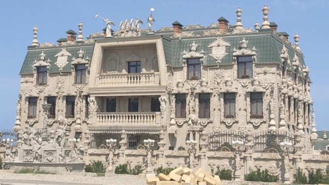 Sosial şəbəkədə hər kəsin danışdığı milyonluq sarayın sahibi tapıldı - VİDEO