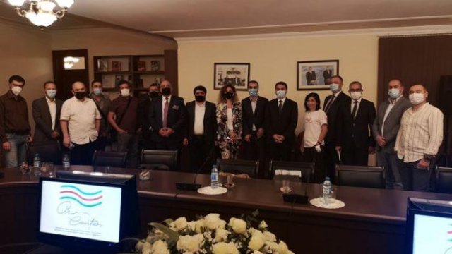 Prezidentin köməkçisi bloqerlərlə GÖRÜŞDÜ