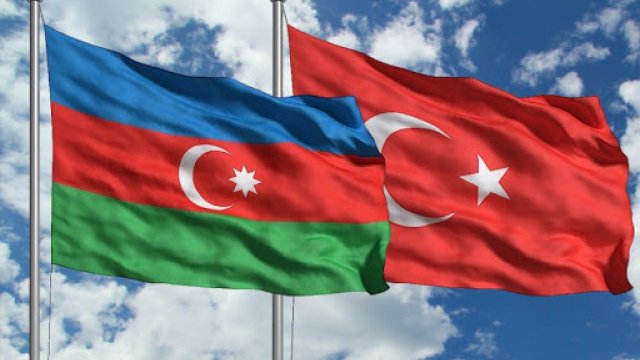 Türkiyədə avtobuslarda “Tək millət, iki dövlət” şüarı - FOTO