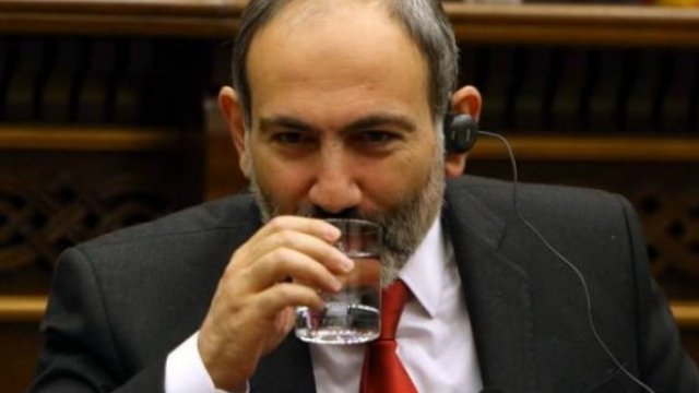 Paşinyan canlı efirdə belə biabır oldu - VİDEO