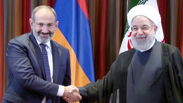 Paşinyan xaricdən yardım axtarmağa davam edir: Ruhaniyə zəng etdi