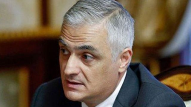 Ermənistan Baş Nazirinin müavini Rusiyadan mülki təyyarədə silah gətirməyə çalışır