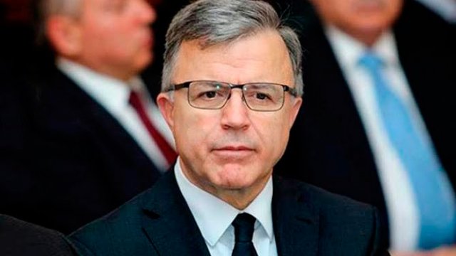 Sabiq nazir orduya iki avtomobil hədiyyə etdi - FOTO