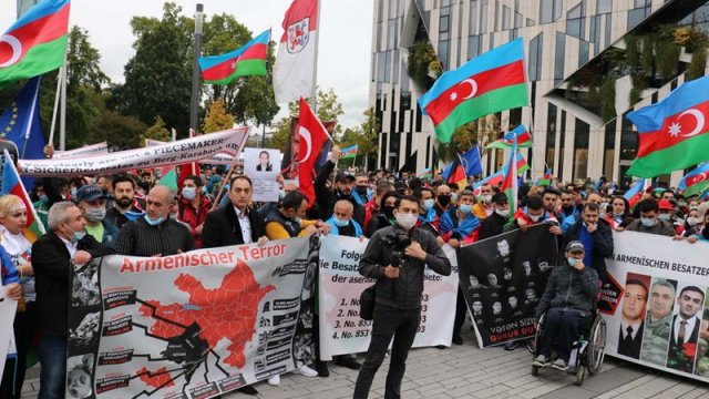 Almaniyada “Erməni terroruna və işğalına yox” adlı yürüş keçirildi