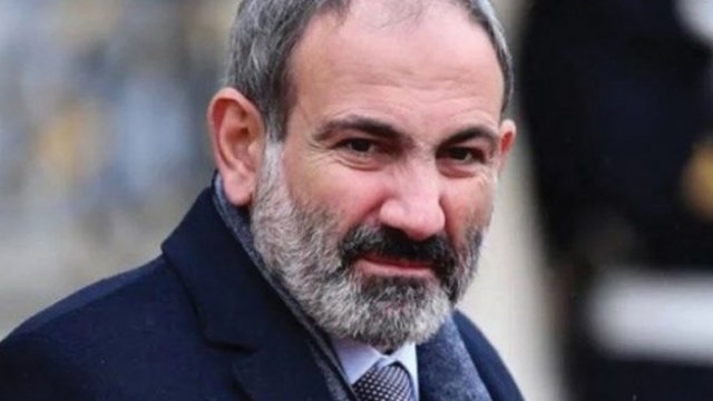 Paşinyan Kremli Makrona dəyişir - Rusiya mətbuatı