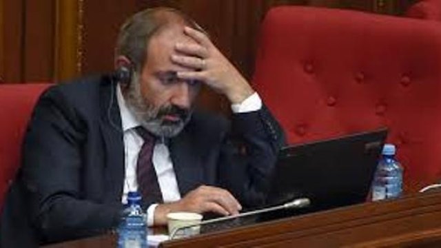 Paşinyan dayanmadan zəng edir, Putin onunla danışmaqdan imtina edir