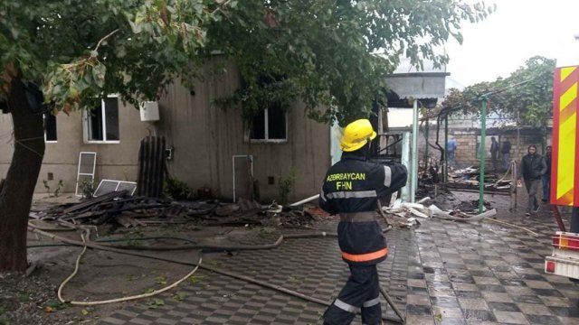 Ermənilərin Bərdəyə atdığı raketlərdən biri evə düşdü - FOTO