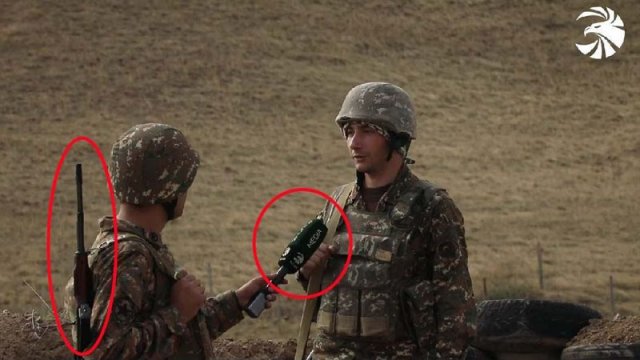 Ermənistan jurnalistləri də silahlandırıb - FOTO