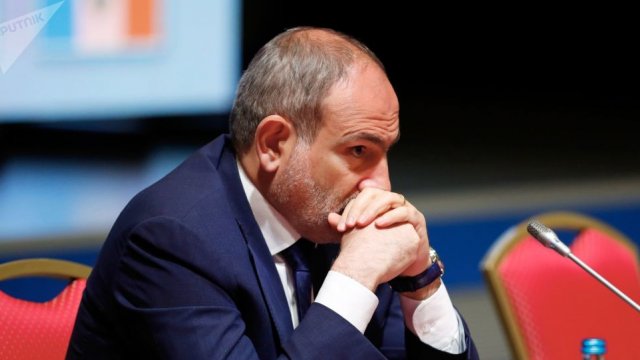 Paşinyan yenə yalvarmağa başladı: “Kömək edin…”