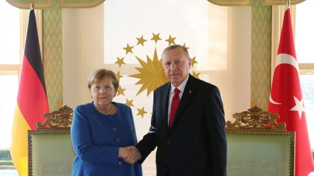 Ərdoğan cəbhədəki vəziyyəti Merkellə müzakirə etdi