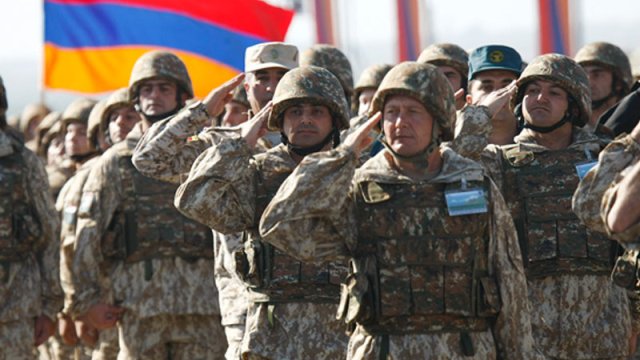 Ermənistan qoca hərbçiləri orduya yığır