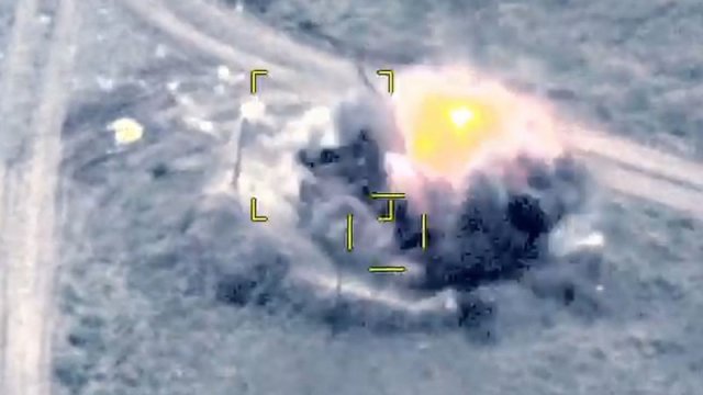 Düşmən hərbi kolonu darmadağın edildi - VİDEO