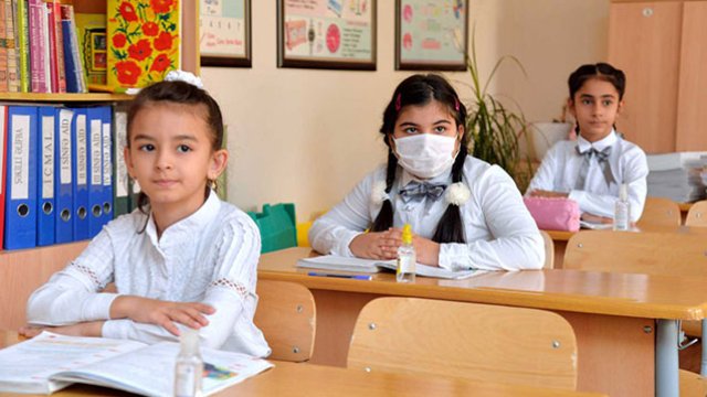 Daha 7 sinif distant təhsilə keçirildi