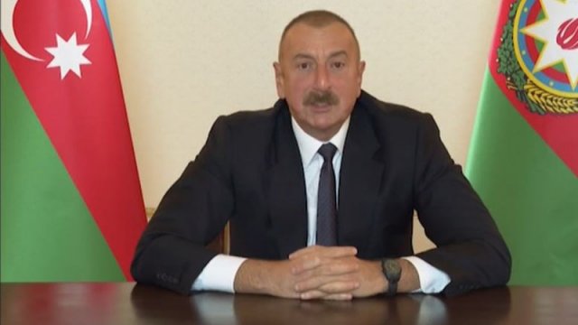 İlham Əliyev: “Onlar mövqeləri qoyub qaçırlar”