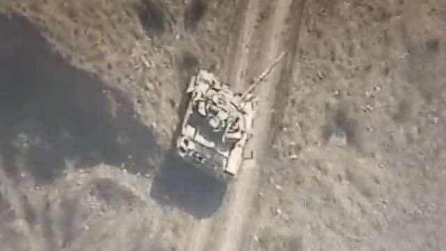 Azərbaycan Ordusu düşmənin ağır döyüş texnikalarını darmadağın etdi - VİDEO