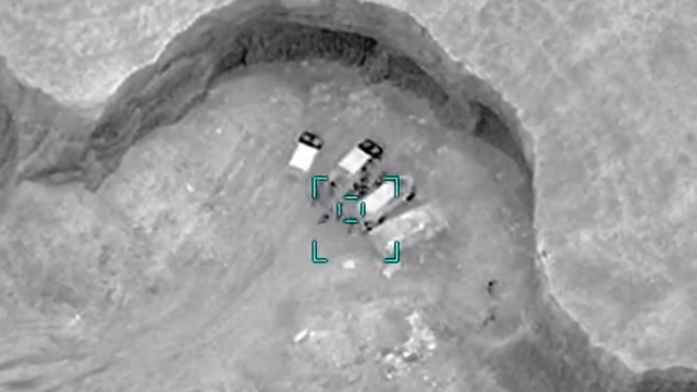 Düşmənin xeyli sayda canlı qüvvəsi və texnikası MƏHV EDİLDİ - VİDEO