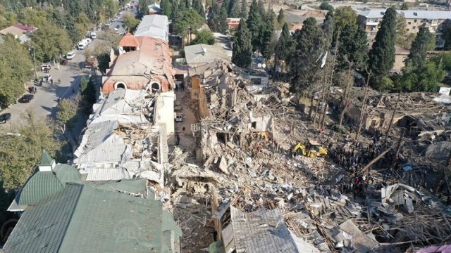 Gəncədə dağıntılar altından çıxarılanlardan üçü futbolçudur