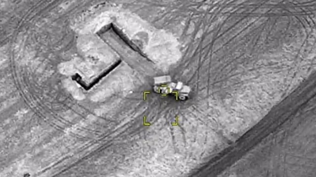 Düşmənə məxsus növbəti zirehli texnika məhv edildi - VİDEO