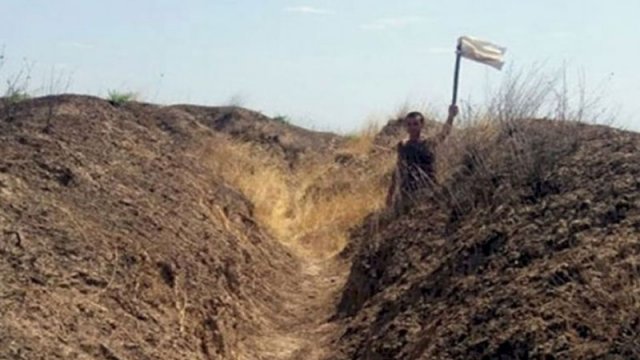 Düşmən təslim olur: ağ bayraq qaldırıblar... - VİDEO