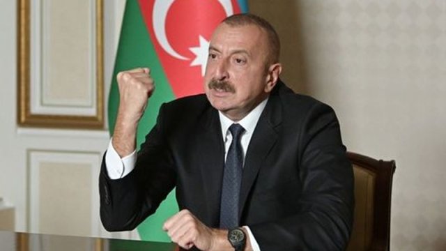 Prezident: “Düşmənin başını yaran yumruğumuz bizim birliyimizdir”