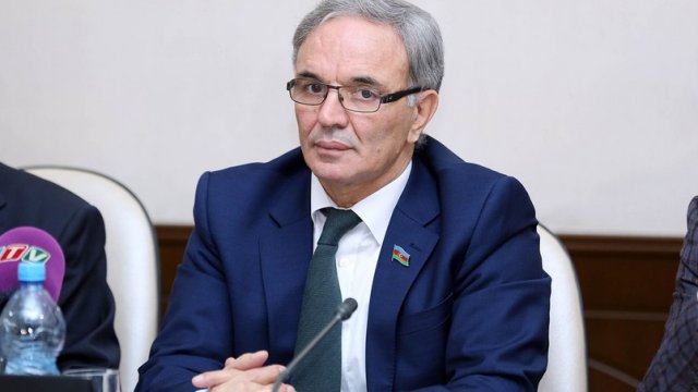 Amaşovdan cəbhədəki jurnalistlərə müraciət: “Hərbi forma geyinməyin!“
