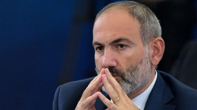 Paşinyan Ermənistan əhalisini silahlanmağa çağırdı