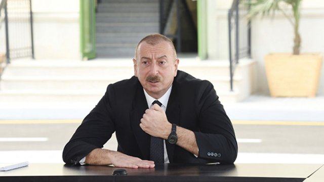 Prezident internetə məhdudiyyət qoyulmasından danışdı