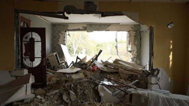 Düşmənin Tərtərə atdığı mərmi evi dağıtdı - FOTO