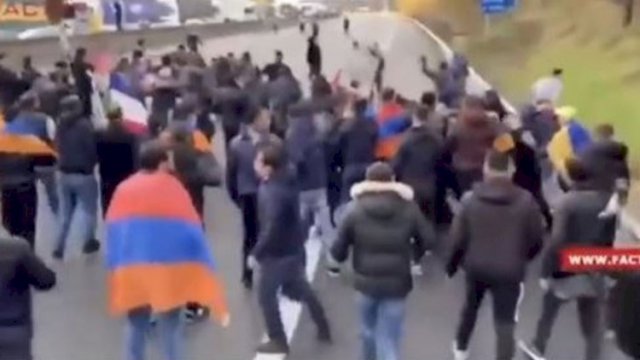 Ermənilər Fransada türklərə hücum etdi - VİDEO