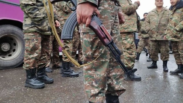 Erməni əsgərlər döyüşdən imtina edir: həbs olunanlar var