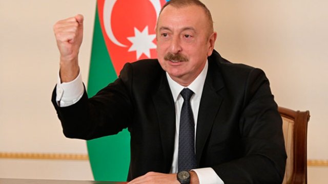 Təmkinli və effektiv idarəçi duruşu... - Əliyev və Paşinyanın bədən dillərini müqayisə edildixa0