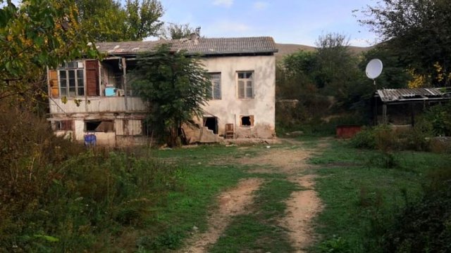 27 il sonra Mincivandakı evindən fotolar paylaşdı