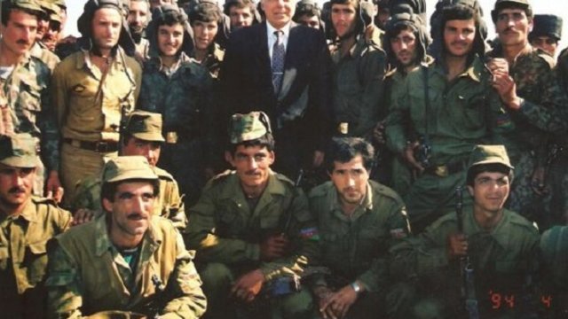 Ağdam məscidindən gətirilən kaşı parçası... - Səfirin paylaşımı