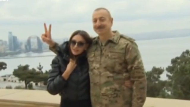 İlham Əliyevdən qələbə işarəsi! (VİDEO)