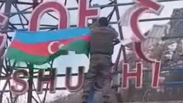Şuşaya bayrağımız belə asıldı - VİDEO