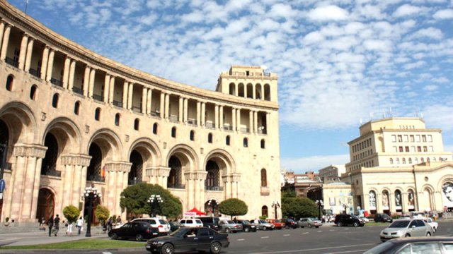 Ermənistan hakimiyyəti İrəvana gedən bütün yolları bağladı