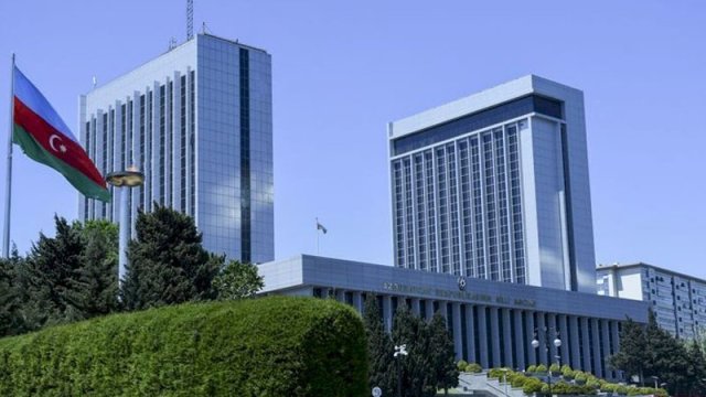 MM-in iclası başladı: şəhidlərin xatirəsi 1 dəqiqəlik sükutla yad edildi