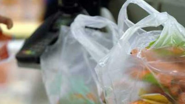Polietilen torba və plastik stəkan satanlar 4 min manat cərimə ediləcək