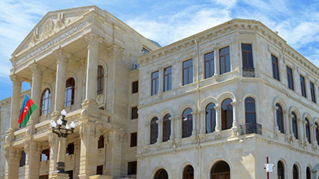 Azərbaycanda vəzifəli şəxslər rüşvət alarkən YAXALANDI