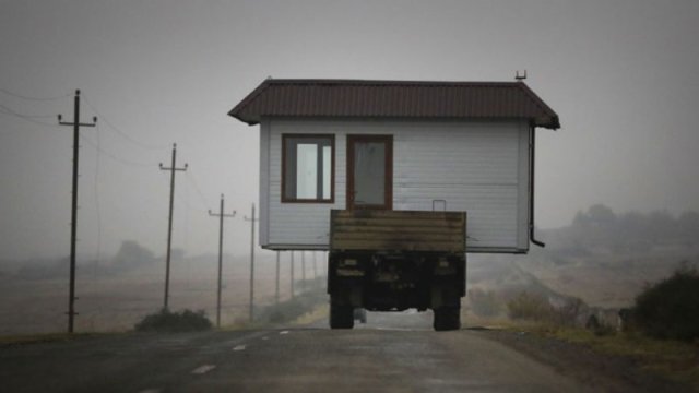 Ermənilər evi də özləri ilə aparır