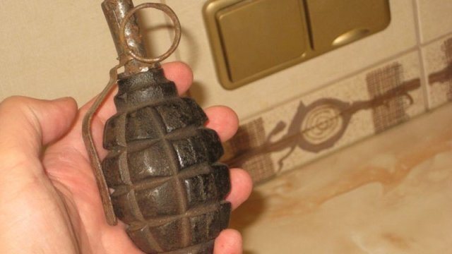 Bakıda qəbiristanlıqdan qumbara tapıldı