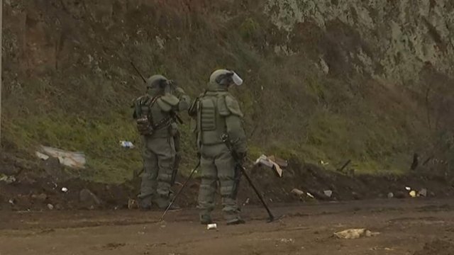 Rus hərbçilər Qarabağda mina təmizləməyə davam edir - VİDEO