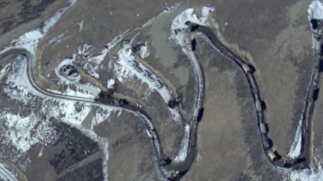 Ordumuz Kəlbəcərin qarlı yollarıyla irəliləyir - VİDEO