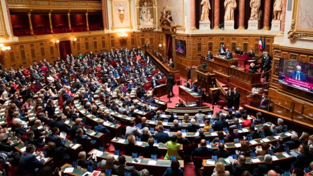 Fransanın 8 senatoru verdikləri səsi geri götürdü