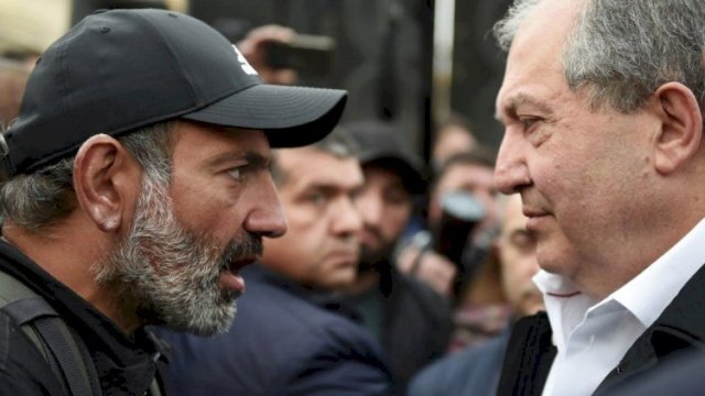 Prezident Sarkisyan baş nazir Paşinyana qarşı cəbhə açır