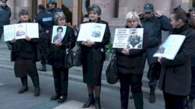 Yerevanda əsgər anaları növbəti aksiya keçirir