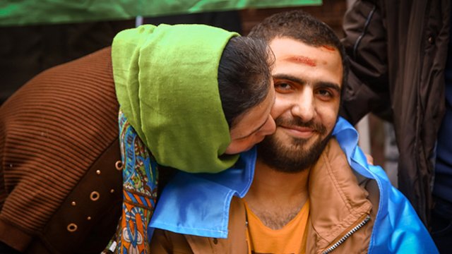 Döyüşdə bir ayağını itirən 23 yaşlı Abbas belə qarşılandı - FOTO
