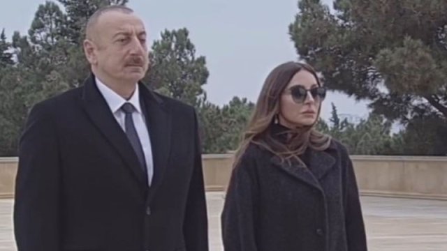 Prezident və xanımı Şəhidlər Xiyabanını ziyarət etdi